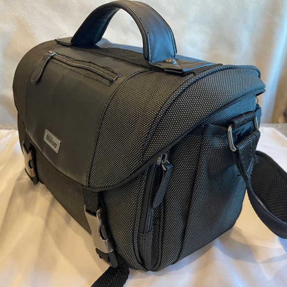 Nikon Camera Bag Including Assorted Lens Cleaning Supplies. CLEAN, EXCELLENT! - Picture 8 of 9